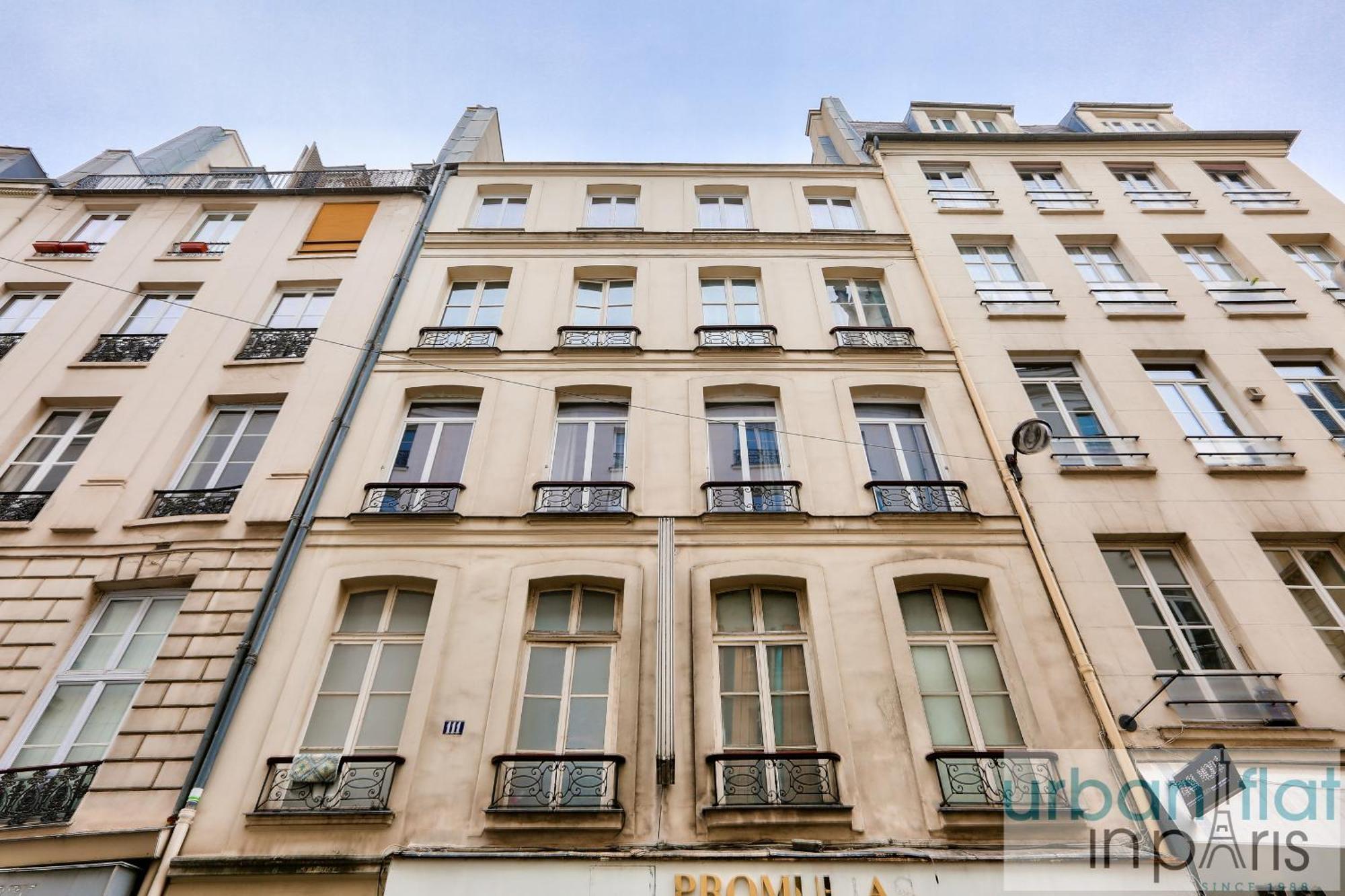 97 - Urban Colonnes De Buren Paris Exterior photo